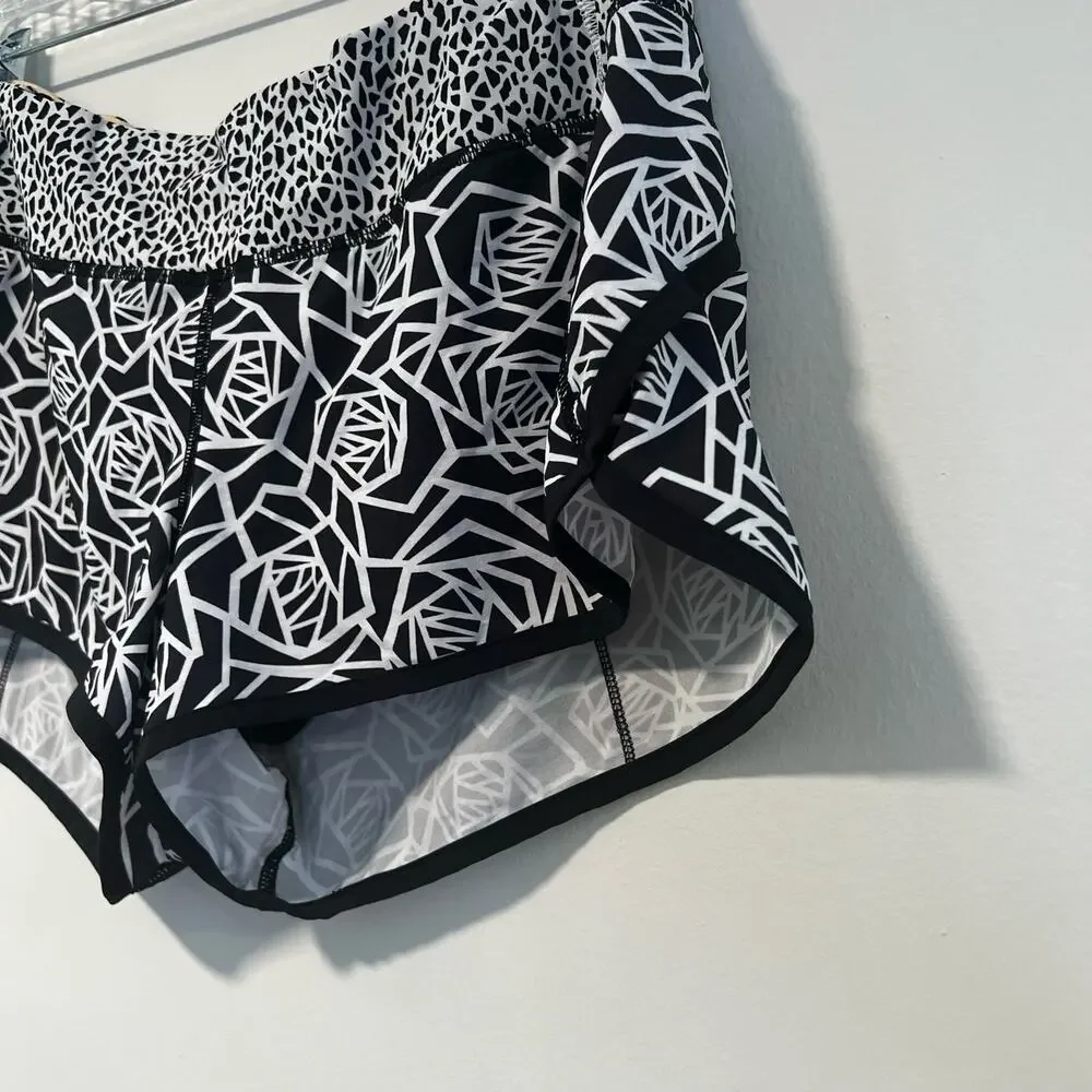 Lululemon run speed shorts, black and white posey / miss mosaic Size 8